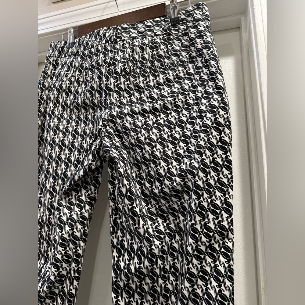 Talbots Black & White Bird Capris Size 10 Petite - Picture 7 of 13